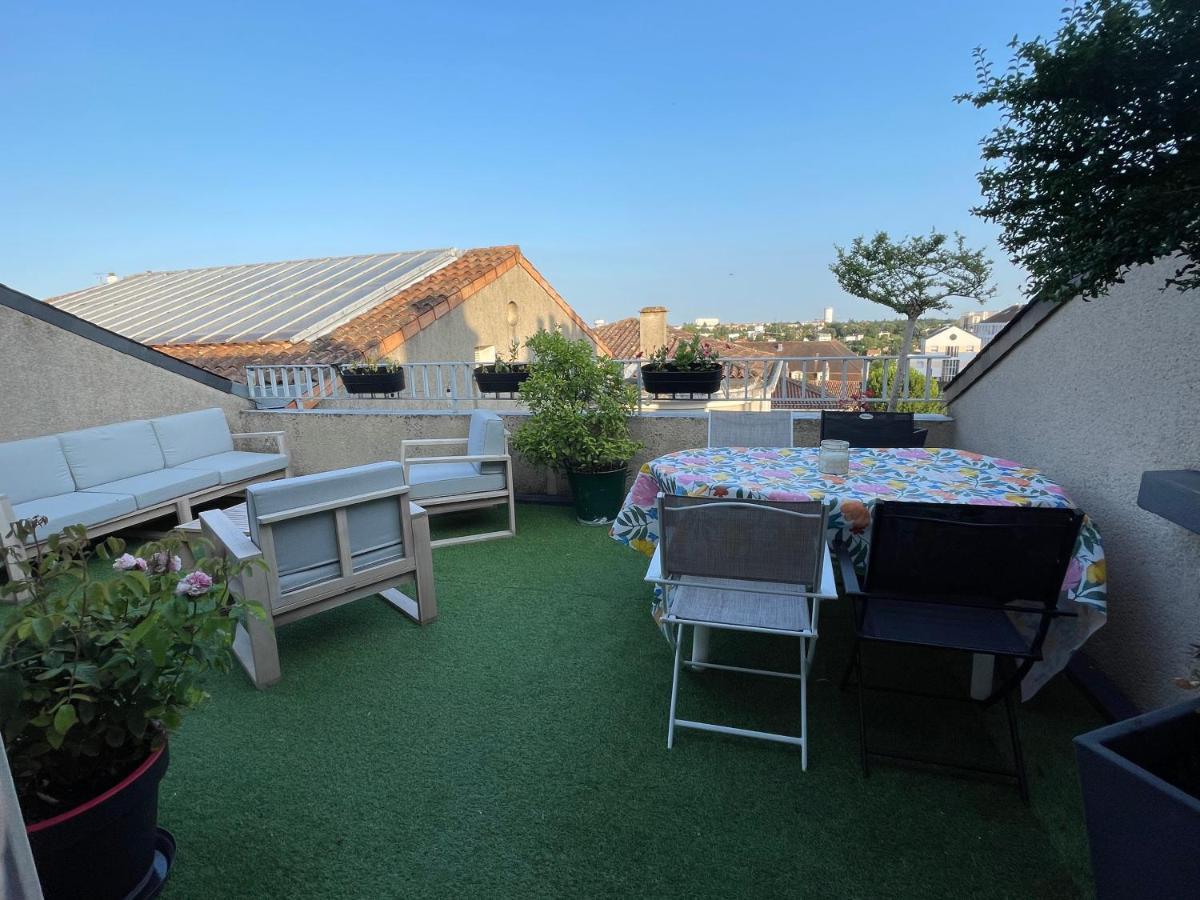 Grand Appartement Hypercentre Avec Terrasse Et Parking ポアティエ エクステリア 写真